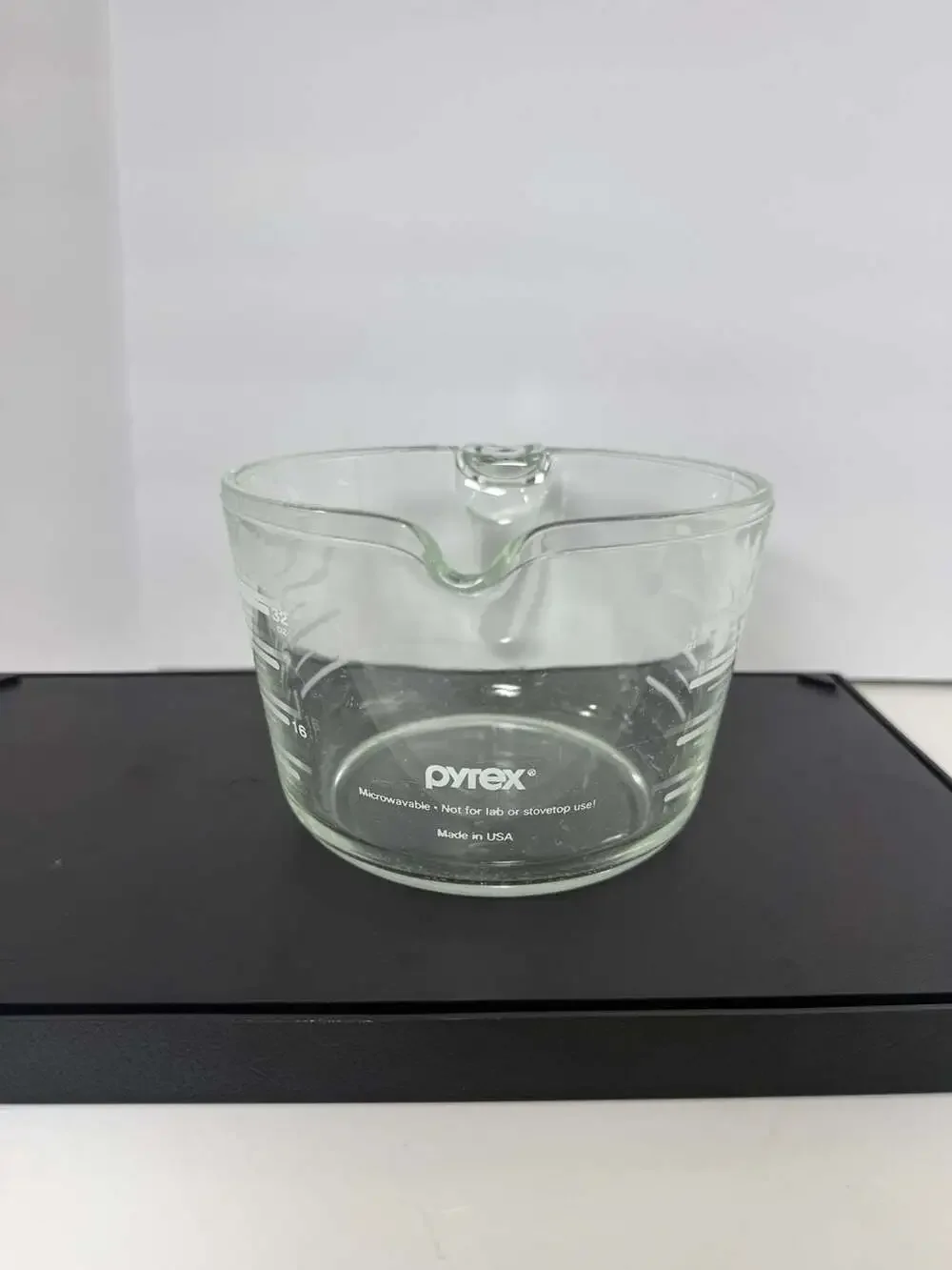 Pyrex 4-Cup Glass Measuring Bowl / Batter Bowl